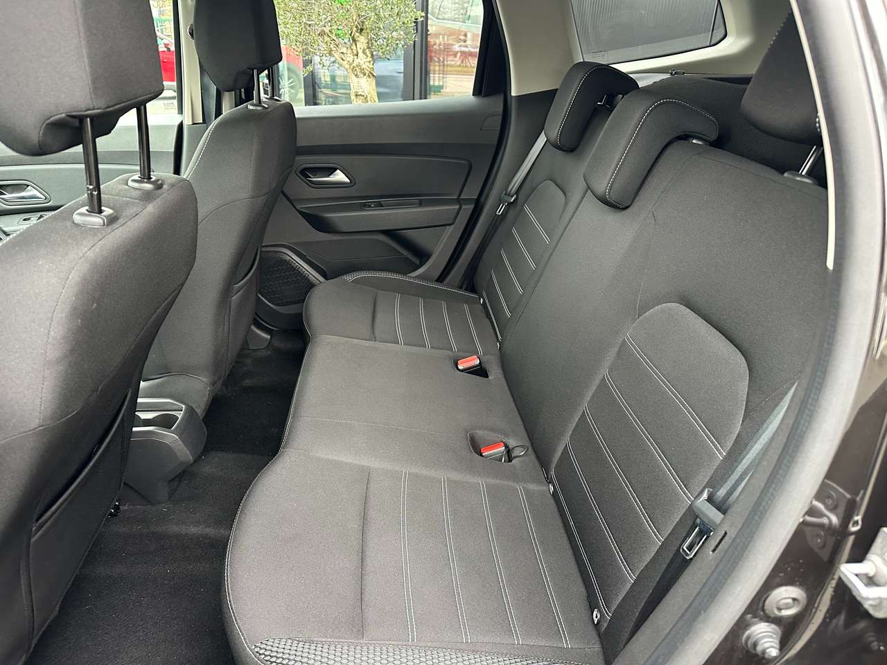 Dacia Duster 1.0 TCe De Luxe GPS Camera 32000km — foto 11 van 14