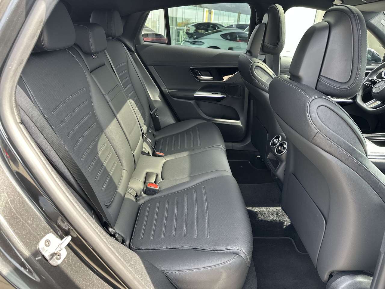 Mercedes-Benz GLC 200 Coupé AMG Line Pano dak Trekhaak  Air Body Control 20" FULL FULL OPTION!!! — foto 13 van 18