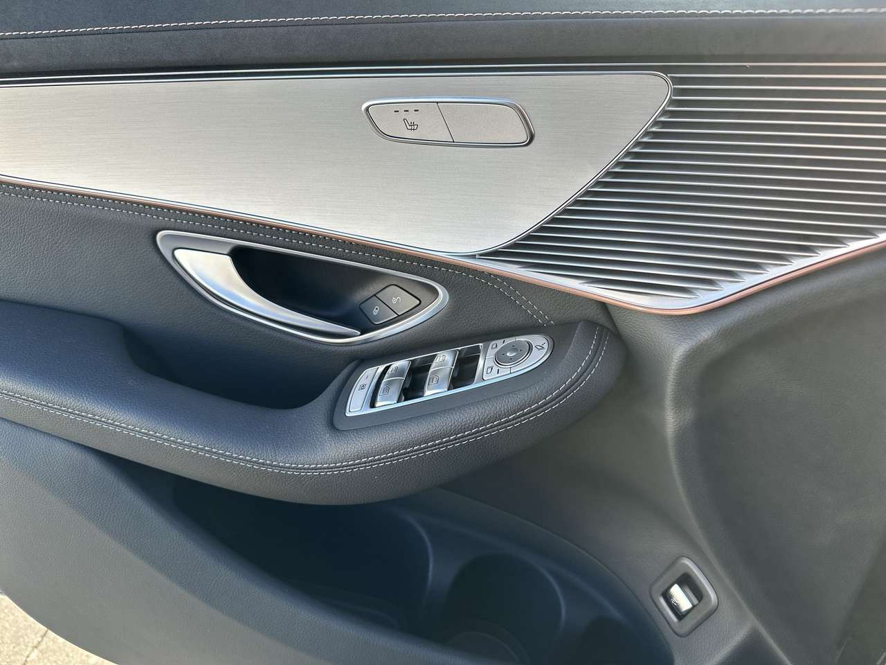 Mercedes-Benz EQC 400 4M AMG Leder 21" multi privacy ramen dodehoek — foto 16 van 19
