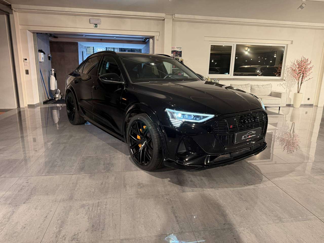 Audi SQ8 e-tron SOLD BIJ GARAGE VRIENS YVES BV!!!! — foto 2 van 25