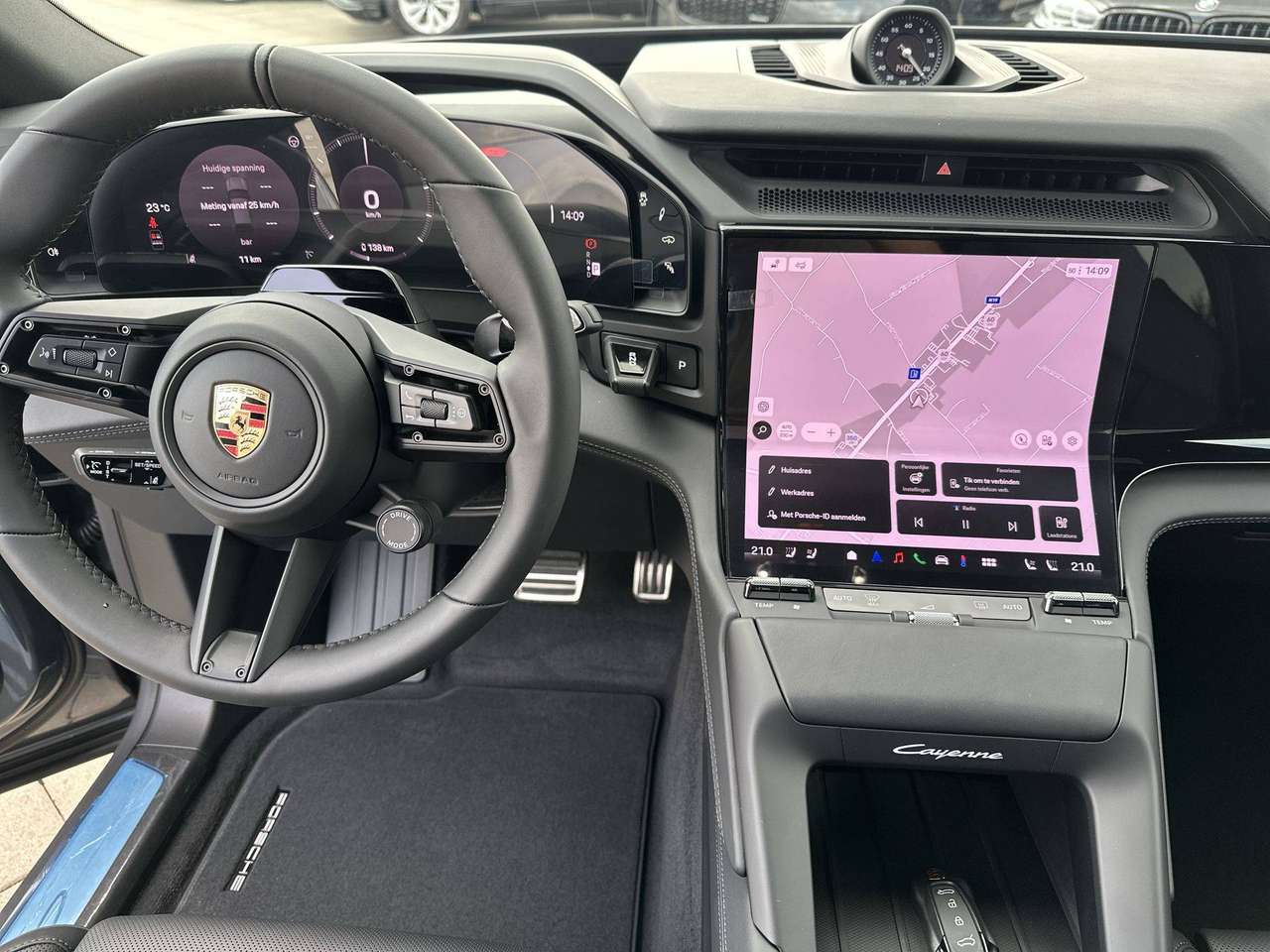 Porsche Cayenne ELECTRIC Trekhaak Pano Dak 22" — foto 11 van 18