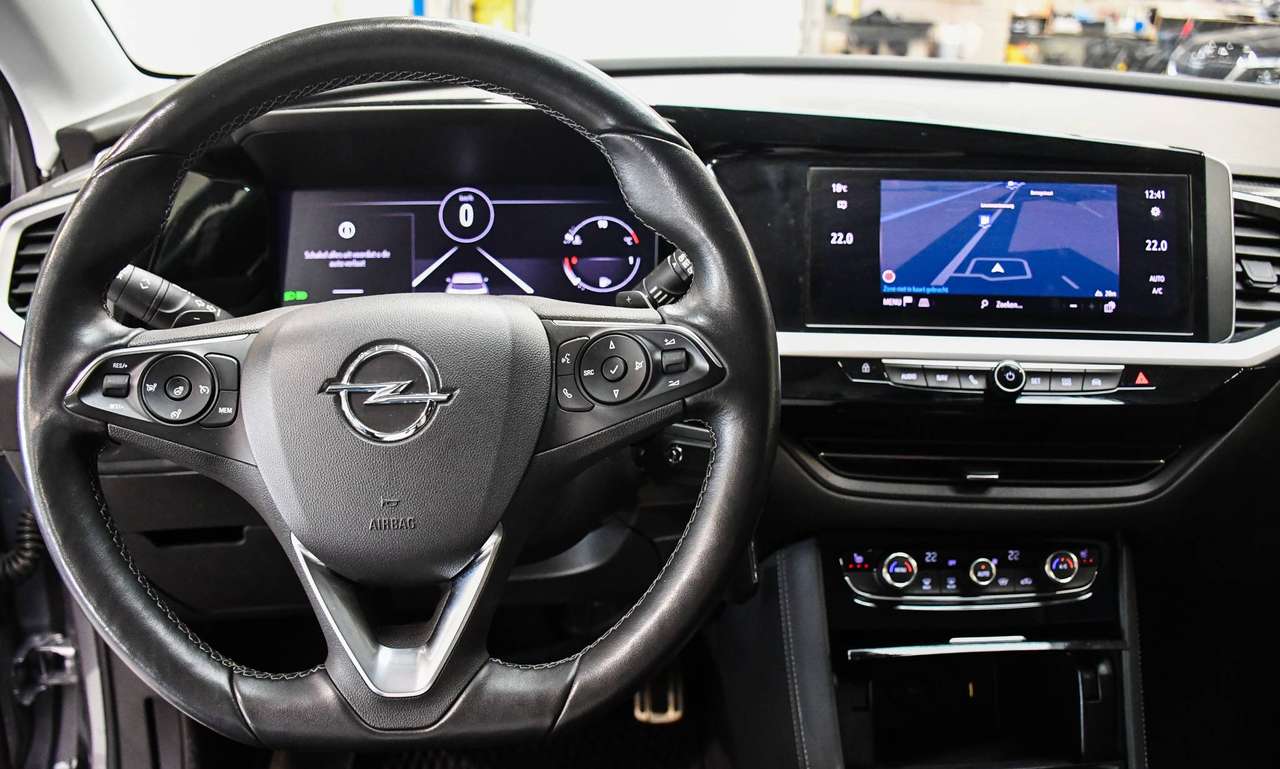 Opel Grandland 1.2 Turbo Black Edition - NAVIGATIE / SMARTLINK / ALCANTARA / PDC / CC — foto 16 van 19