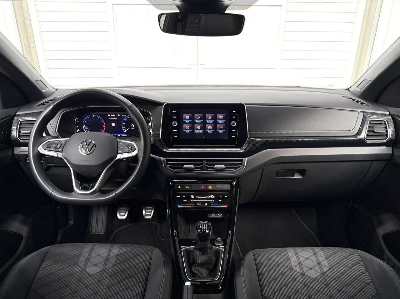 Volkswagen T-Cross T-Cross 1.0 TSI R-Line CAMERA*LED*ACC*DAB*CARPLAY*PDC*AC2Zone — foto 9 van 25