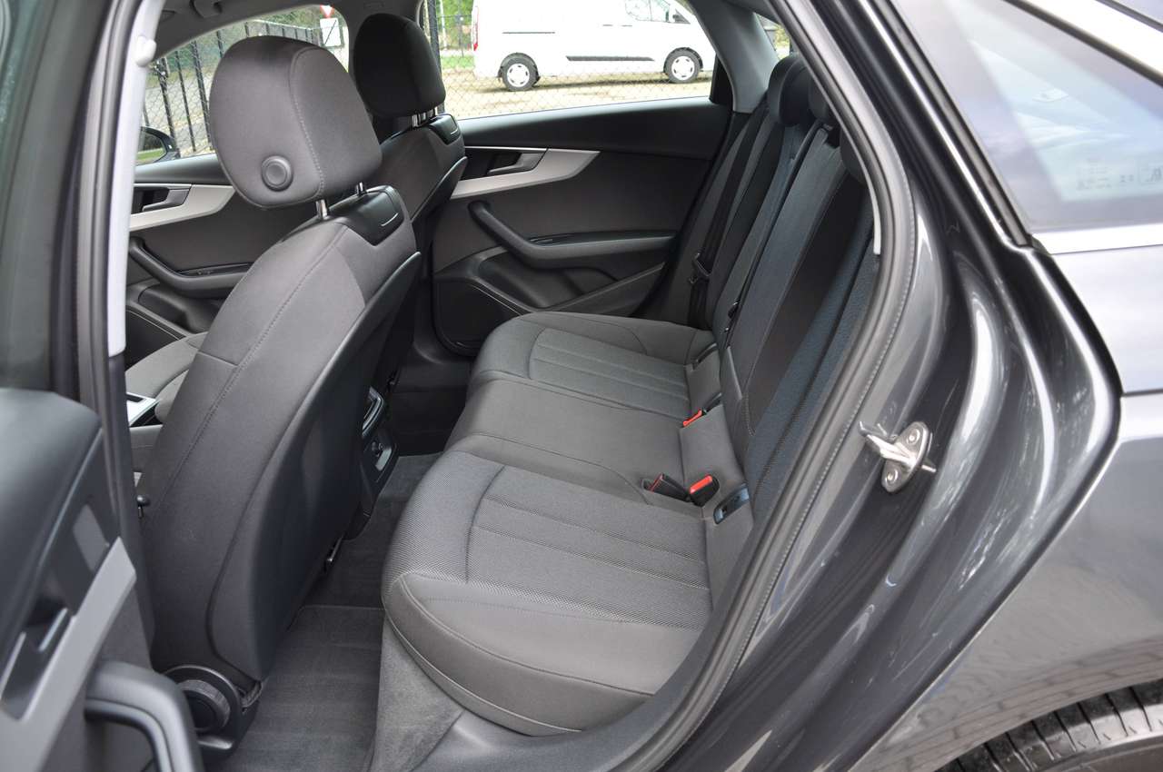 Audi A4 35 TFSI Business Edition "Attraction" S-tronic "Automaat" Benzine mild hybride — foto 7 van 15