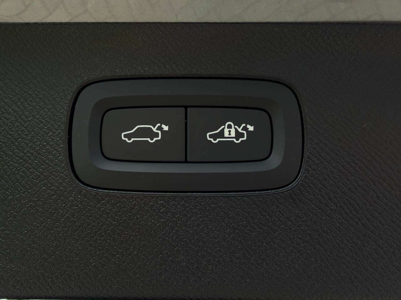 Volvo XC90 T8 PHEV PLUS DARK 7-ZIT HARMAN KARDON MEMORY SEATS APPLE CARPLAY — foto 9 van 20