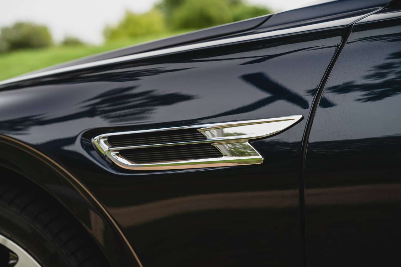 Bentley Flying Spur AZURE HYBRID - 4 SEAT - TOURING SPECIFICATION — foto 4 van 25