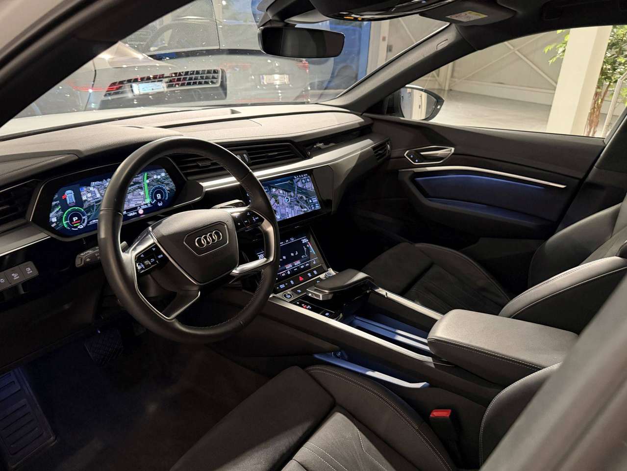Audi Q8 e-tron QUATTRO 340PK * S-LINE  COMPETITION * BLACK PACK * 22" * LUCHTVERING * CAMERA * SITE ASSIST * ACC * — foto 7 van 25