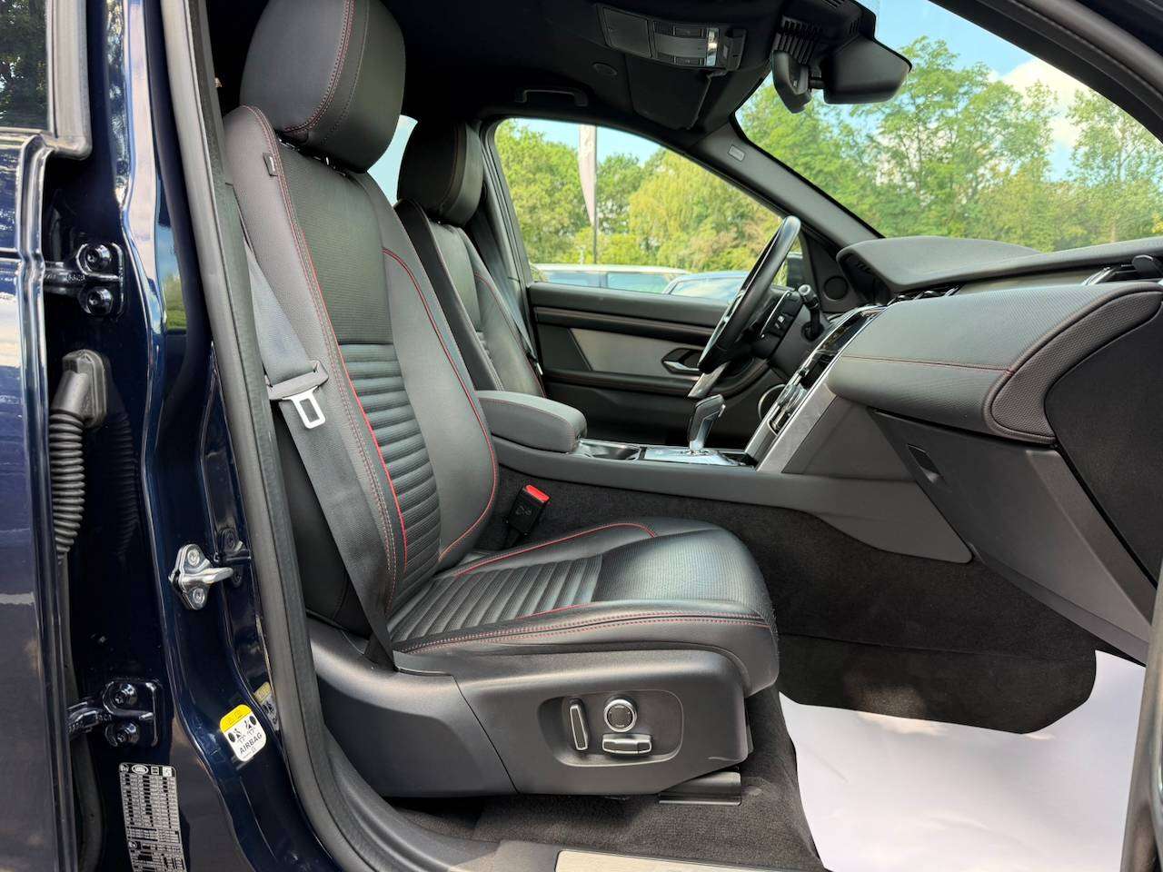 Land Rover Discovery Sport SPORT 4WD R DYNAMIC VERWARMD STUUR VERWARMDE ZETELS V+A CARPLAY ELEKTRISCHE ZETELS — foto 6 van 12