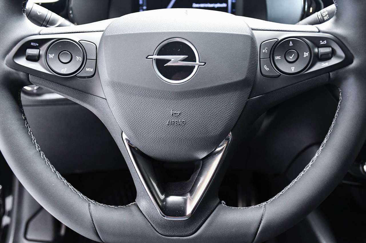 Opel Corsa-e e-Corsa 50 kWh GS Full Elektric - NAVIGATIE / CAMERA / BLIS / SMARTLINK / PDC / CC — foto 19 van 21