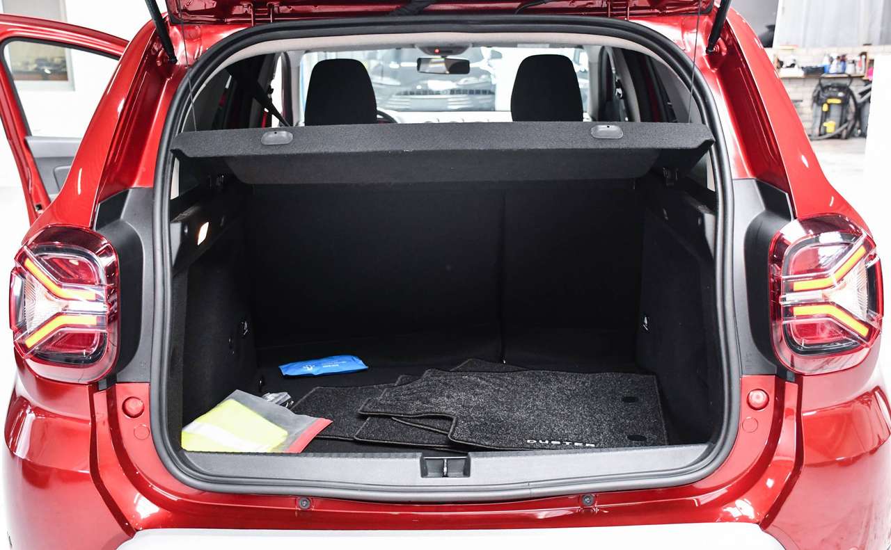 Dacia Duster Duster 1.3 TCe Comfort - NAVIGATIE / CAMERA / SMARTLINK / PDC / BLIS / CC — foto 17 van 18