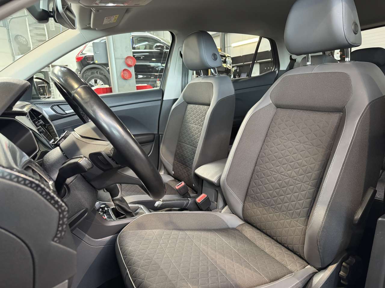 Volkswagen T-Cross 1.0 TSI DSG/AUTOMAAT 'R-Line' — foto 6 van 16