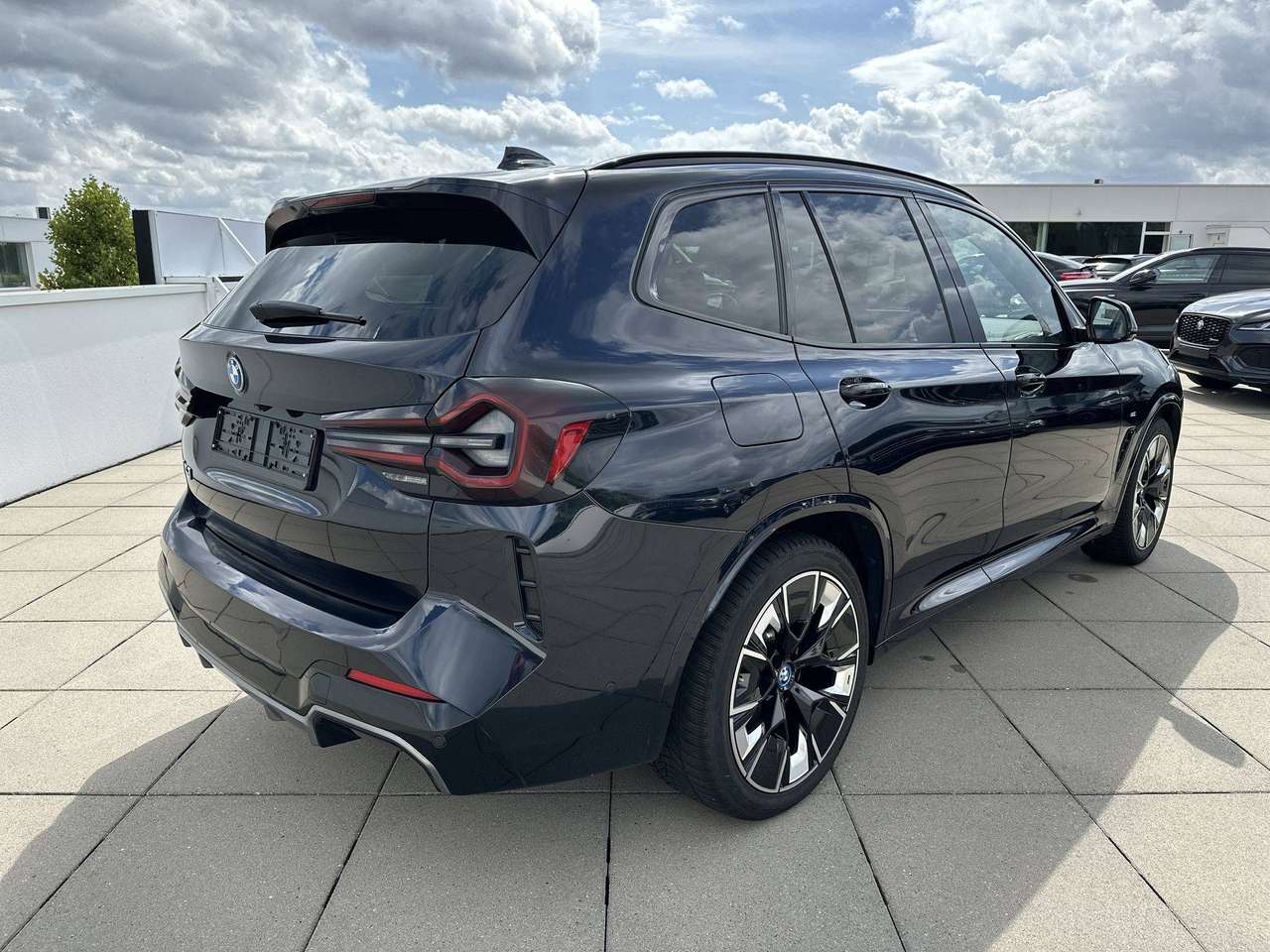 BMW iX3 iX3 80 kWh M-pakket Harman Kardon Driving Assist professional — foto 7 van 19