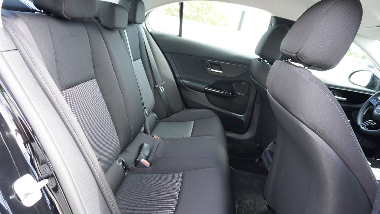 Mercedes-Benz C 180 MBUX/17" 10 DUBBELSPAAKS/ACT. SPOORASSIST — foto 17 van 18