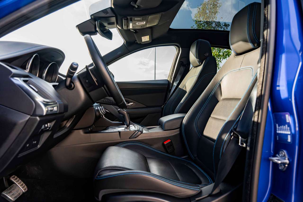 Jaguar E-Pace (2019) — foto 19