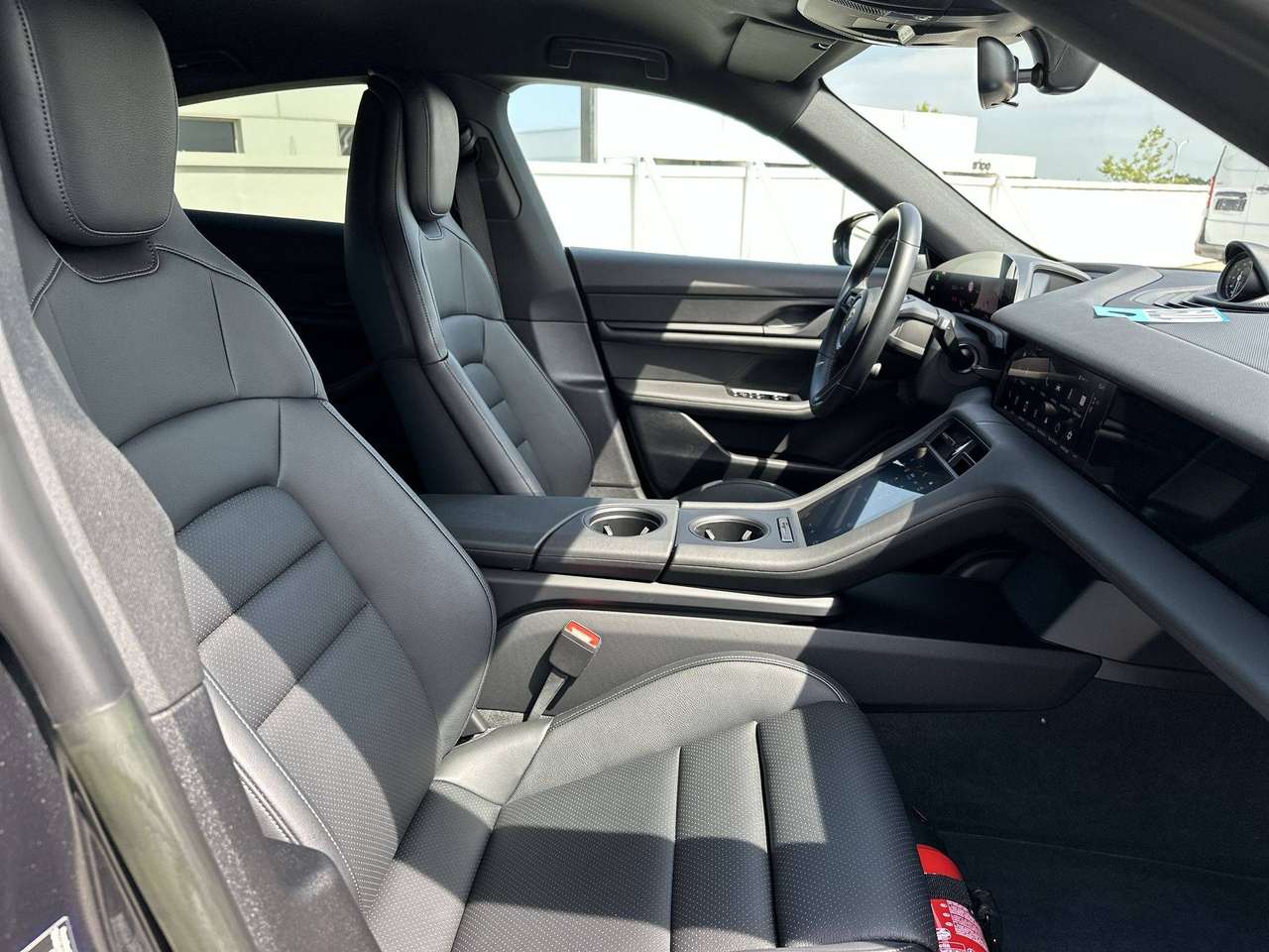 Porsche Taycan Luchtvering Sport Chrono Performance Battery Plus Adapt. comfortstoelen — foto 15 van 18