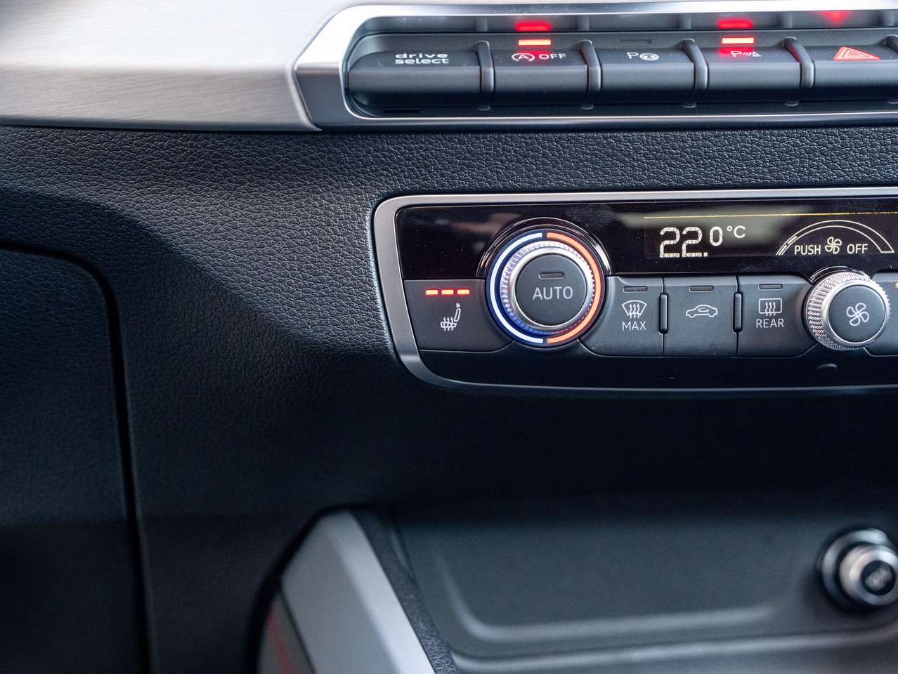 Audi SQ2 SQ2 - PANO/CAMERA/KEYLESS/MATRIX LED/APPLE CARPLAY/ACC/ZETELVERWARMING/ELEKTRISCHE KOFFER/GARANTIE 09.2029 — foto 17 van 21
