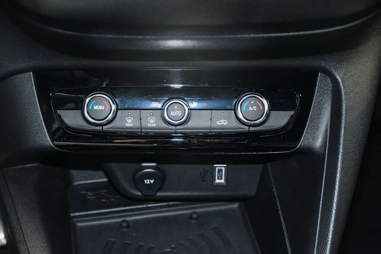 Opel Corsa-e e-Corsa 50 kWh GS Full Elektric - NAVIGATIE / CAMERA / BLIS / SMARTLINK / PDC / CC — foto 15 van 21