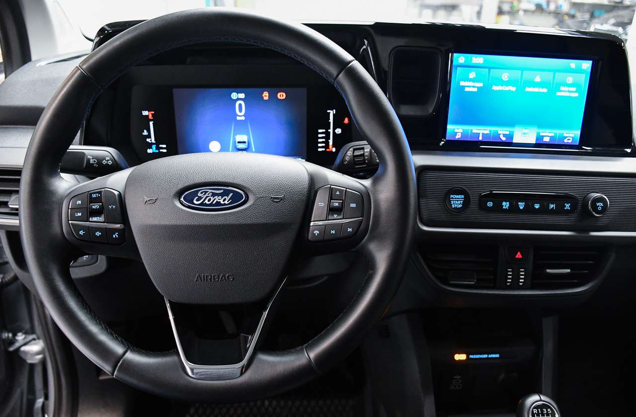 Ford Tourneo Courier Titanium 5pl - NAVI SMARTLINK / CAMERA / PDC / CC — foto 14 van 17