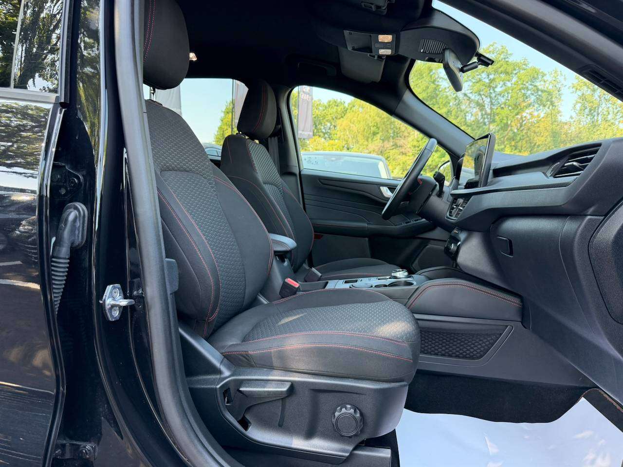 Ford Kuga FHEV ST-LINE LED CAMERA CARPLAY ZETEL- EN STUURVERWARMING — foto 6 van 18