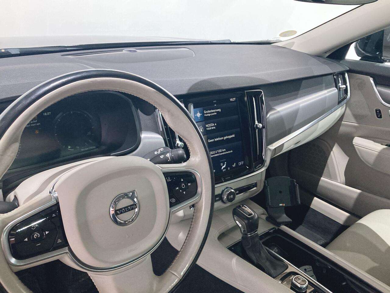 Volvo V90 D4 Leder/Adapt cruise/Pilot ass/Park ass — foto 24 van 25