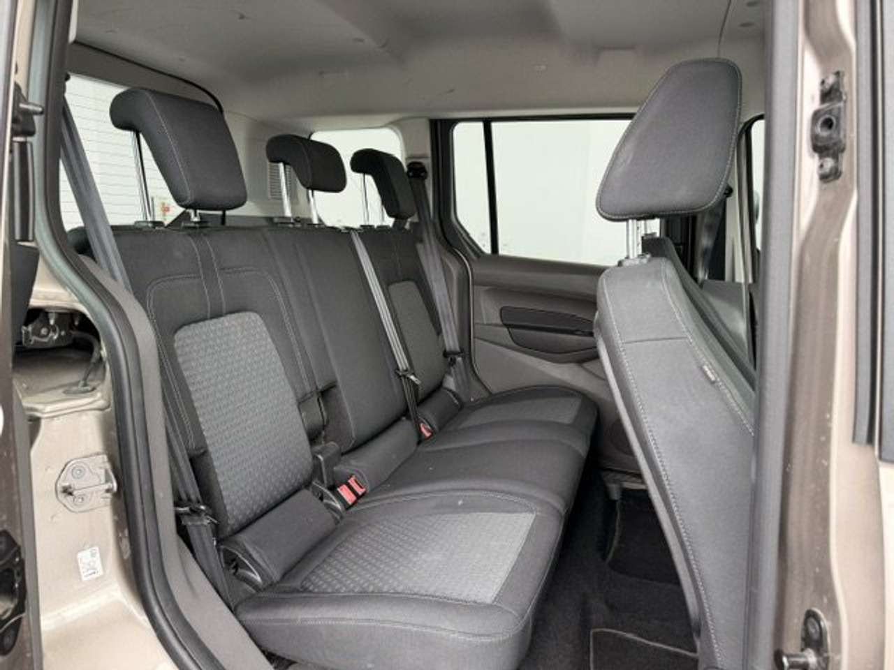 Ford Tourneo Connect TITANIUM BENZINE NAVIGATIE — foto 9 van 24