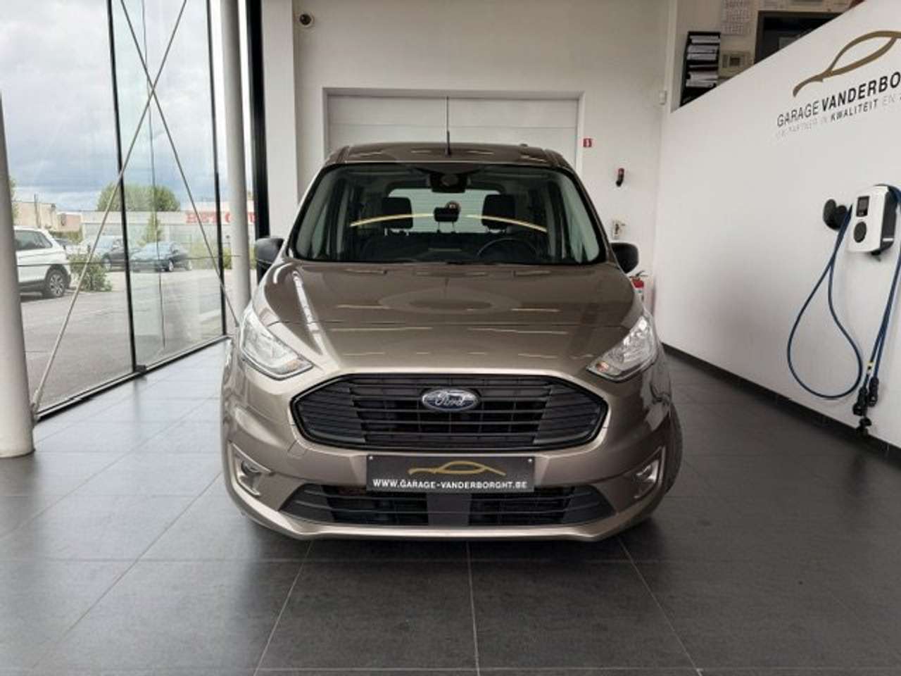 Ford Tourneo Connect TITANIUM BENZINE NAVIGATIE — foto 2 van 24