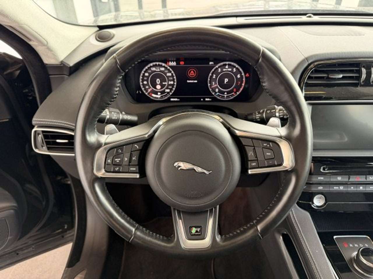 Jaguar F-Pace R-SPORT BENZINE AWD AUTOMAAT-OPEN DAK-SPORT SEATS — foto 9 van 23