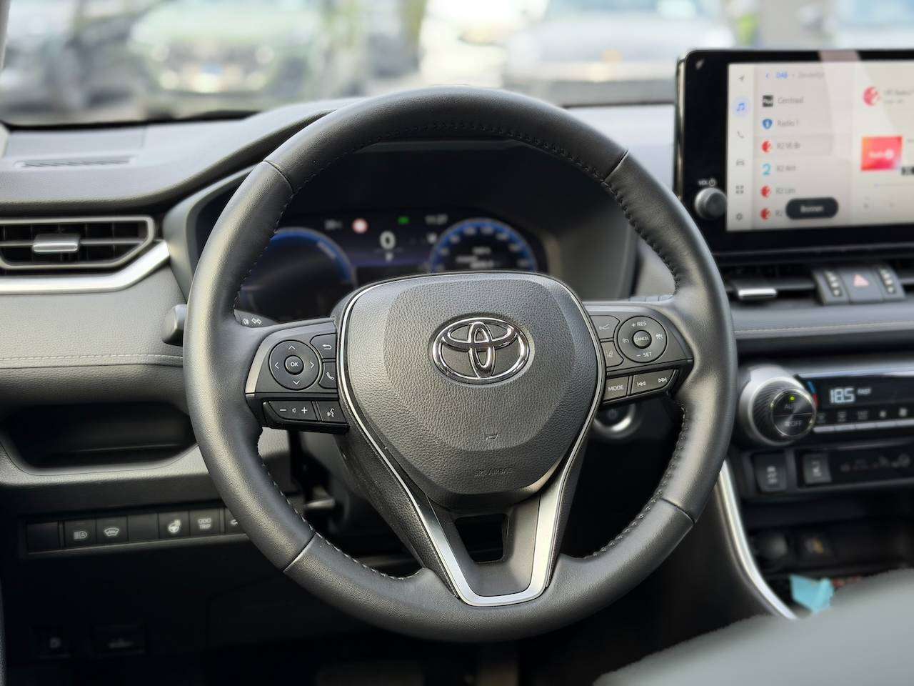 Toyota RAV4 HEV DYNAMIC PLUS VOL LEDER ZETEL- EN STUURVERWARMING CAMERA APPLE CARPLAY — foto 8 van 13