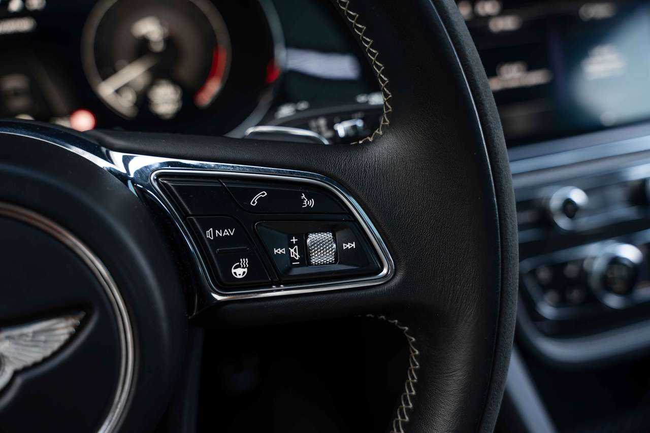 Bentley Bentayga 4.0 V8 S Black Edition MATRIX/PANO/NAIM/HUD/ACC/360°/NIGHTVISION — foto 17 van 25