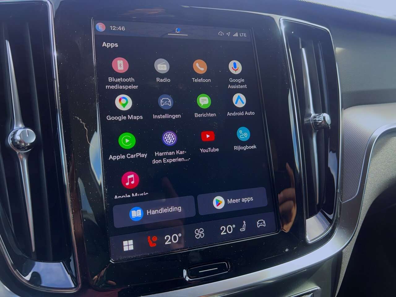 Volvo V60 B4 PLUS DARK / HARMAN KARDON/360° CAMERA — foto 15 van 15