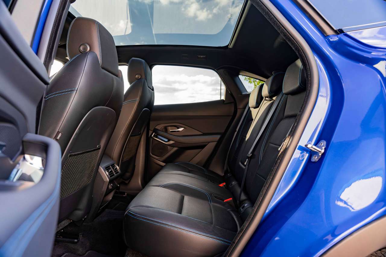 Jaguar E-Pace R-DYNAMIC-LED*PANO*MERIDON* — foto 21 van 25