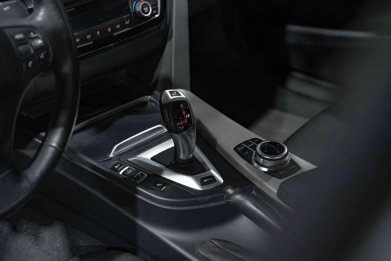 BMW 330 LED*AUTOMAAT*LEER* — foto 17 van 25