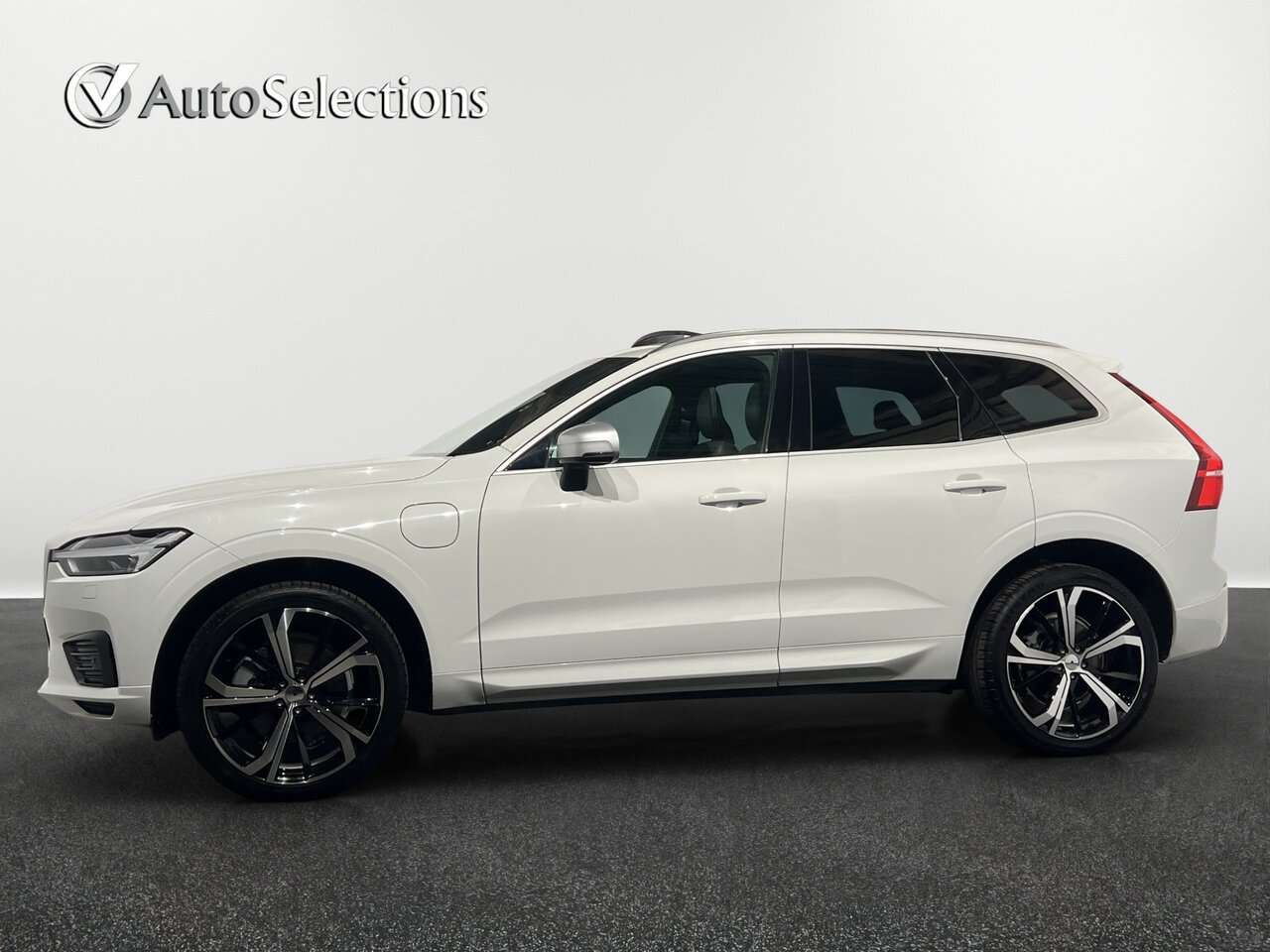 Volvo XC60 T8 AWD Recharge Plug in/R design/Safety pack