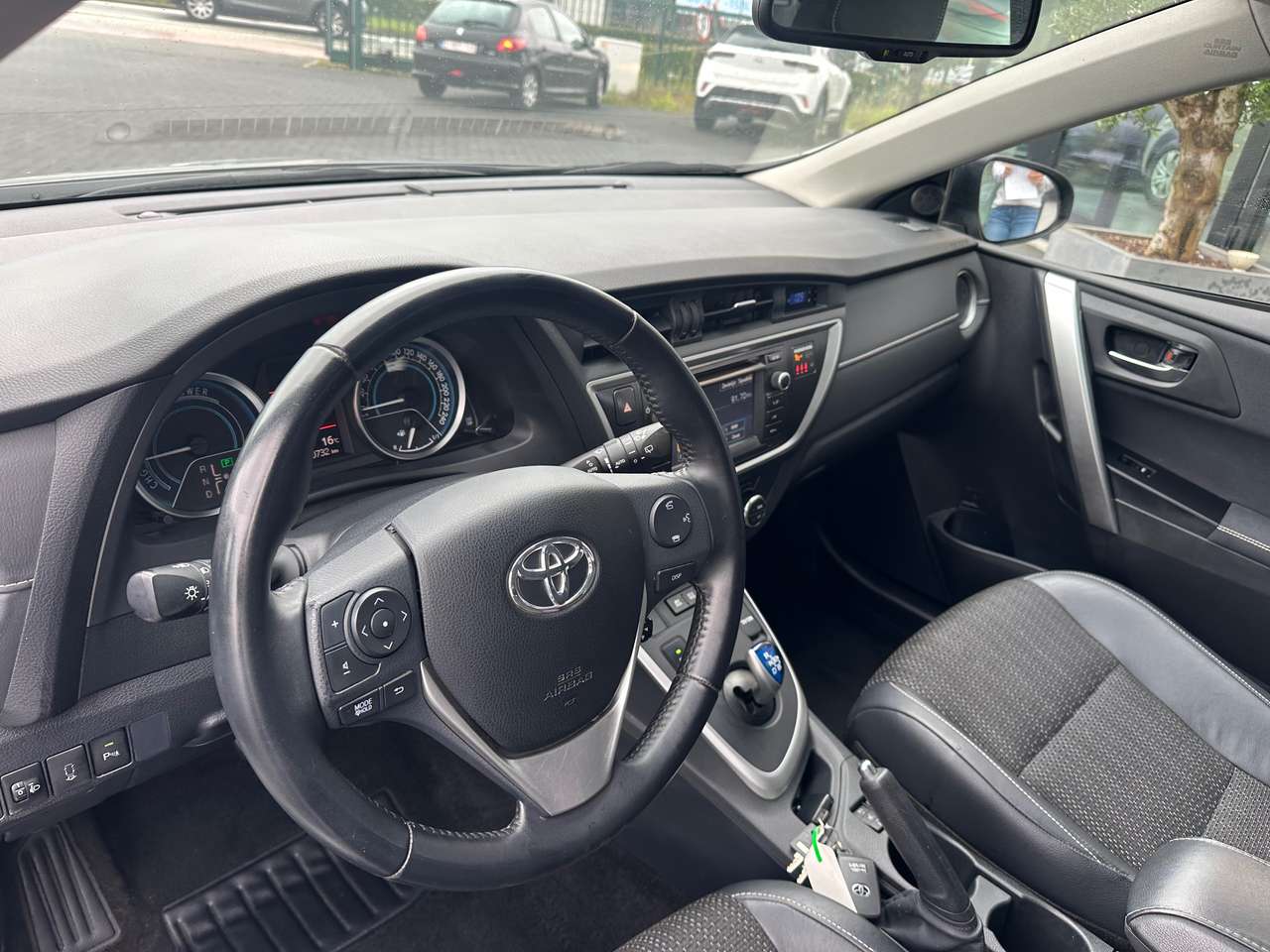 Toyota Auris 1.8i Hybride  HSD Premium CVT 20000km — foto 8 van 18