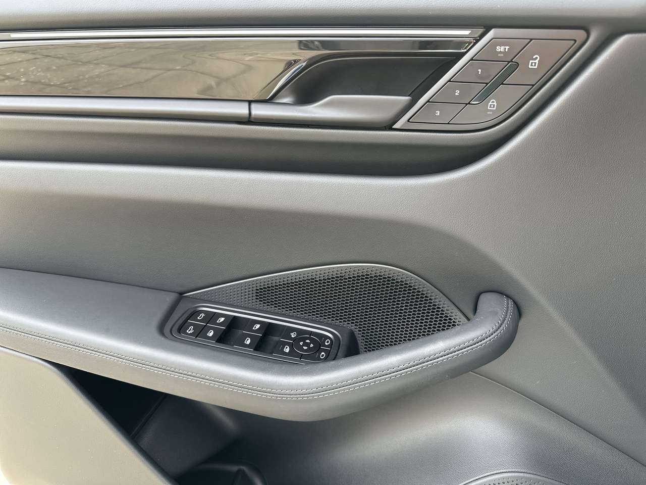 Porsche Macan 4S ELEK/PANODAK/22"/LEDERPAK/BOSE/LUCHTVER — foto 14 van 18