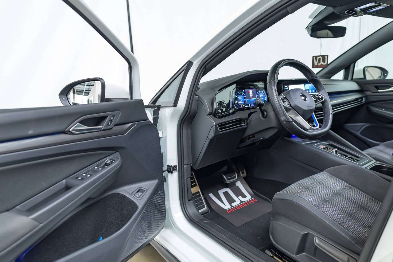Volkswagen Golf GTE PANO|KEYLESS|STOELVERW.|SFEERVERL.|LA|ACC| — foto 18 van 25