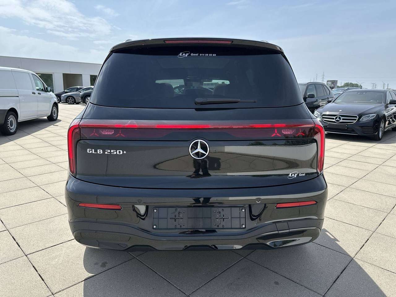 Mercedes-Benz GLB 250 + Electric Pano dak Leder Memory Nightpakket — foto 6 van 19