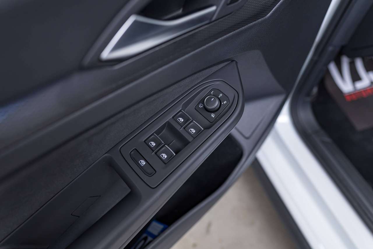 Volkswagen Golf GTI CLUBSPORT|AKRAPOVIC|PANO|HEAD-UP|HARMAN-KARDON|IQLIGHTS|ALCANTARA|HEATEDSEATS|KEYLESS|ACC|LA|GARANTIE| — foto 21 van 25
