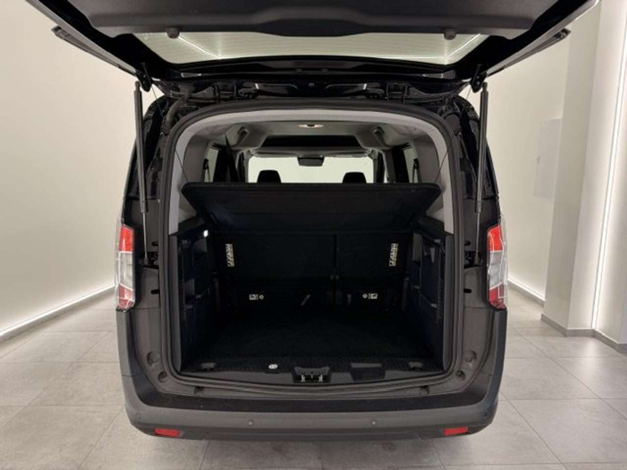 Ford Tourneo Courier TITANIUM BENZINE 125PK 22000KM — foto 7 van 21