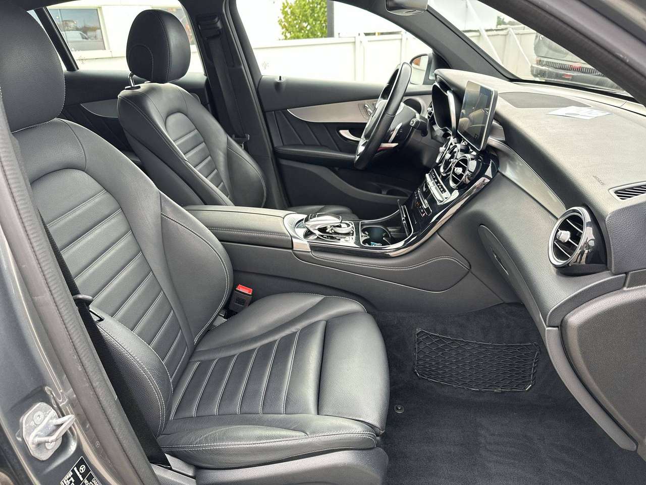 Mercedes-Benz GLC 250 GLC Coupé 250 4-Matic (EU6.2)AMG Pakket Comand Navi 20" multispaaks AMG velgen — foto 13 van 18