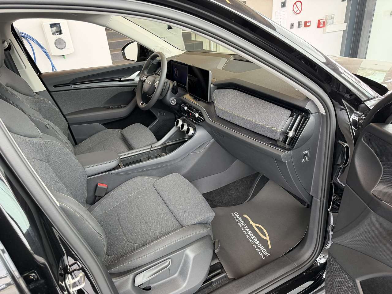 Skoda Kodiaq HYBRIDE BENZINE AUTOMAAT 7 ZIT NIEUW OKM!!!! — foto 10 van 25