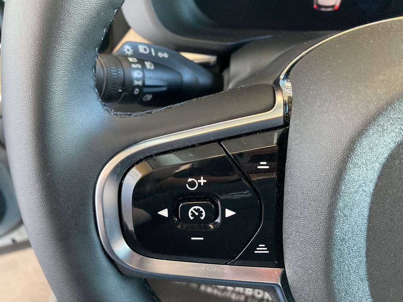 Volvo XC60 PLUS DARK T6 PHEV AWD AUTOMAAT PANO DAK 19000KM!!! — foto 18 van 22