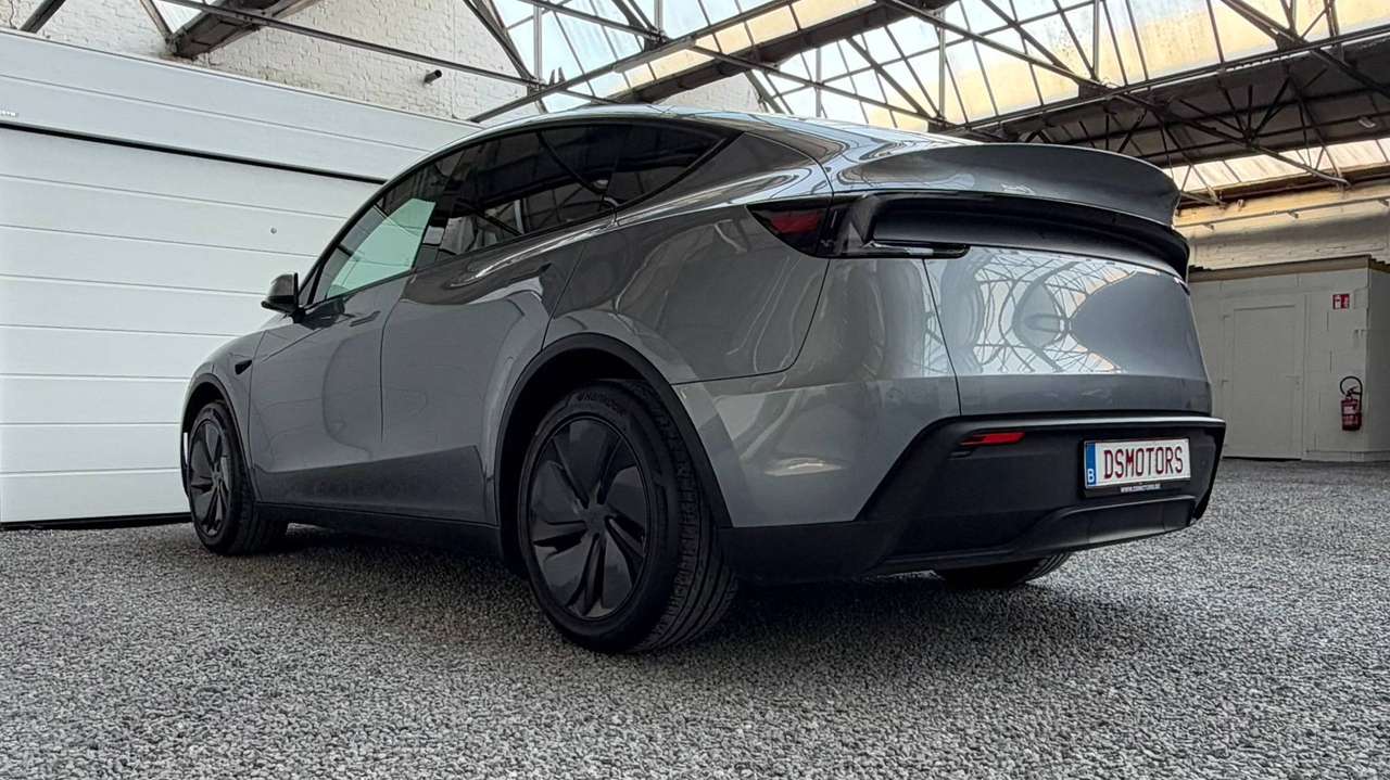 Tesla Model Y RWD LONG RANGE | Premium | HW4 | All weather matten rondom — foto 17 van 25