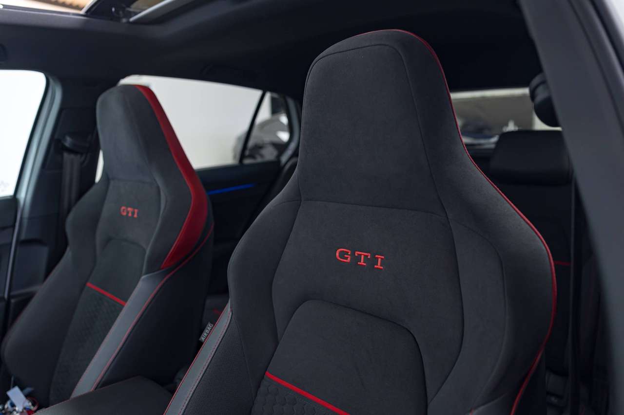 Volkswagen Golf GTI CLUBSPORT|AKRAPOVIC|PANO|HEAD-UP|HARMAN-KARDON|IQLIGHTS|ALCANTARA|HEATEDSEATS|KEYLESS|ACC|LA|GARANTIE| — foto 22 van 25