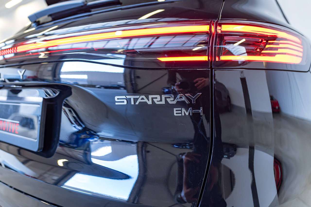 Geely Starray EM-i MAX+|136KM ELEK.BEREIK|8-JAAR-GARANTIE|PANO|MASSAGE|HEAD-UP|PREMIUM-SOUND|360°|KEYLESS|ZETELKOEL.|ZETELVERW. (v/a)| — foto 13 van 25