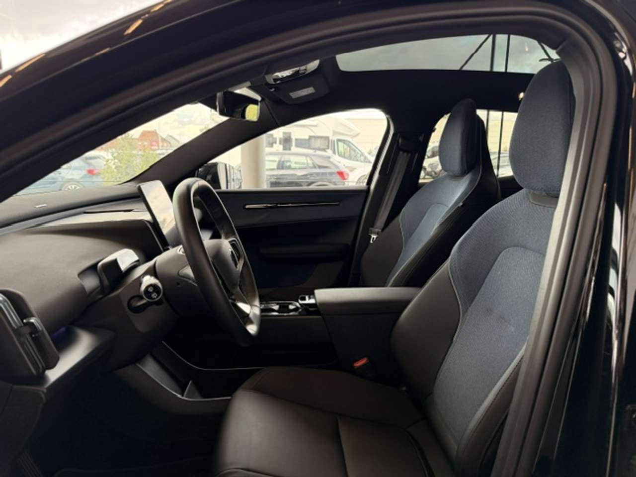 Volvo EX30 ULTRA EXTENDED RANGE+PANO DAK — foto 10 van 22