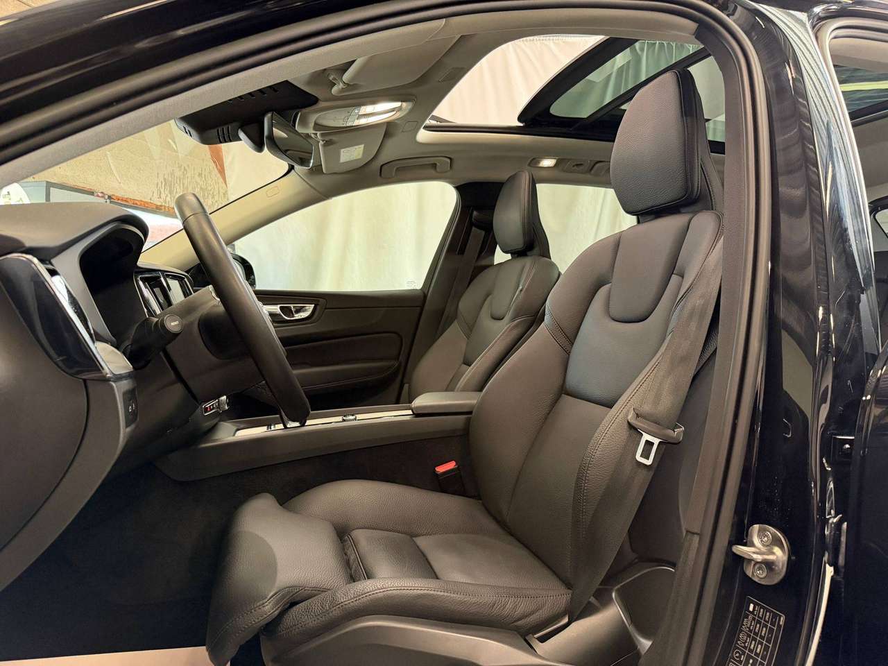 Volvo XC60 XC60 2.0 T8 PHEV AWD Plus Dark (335kW) — foto 5 van 15