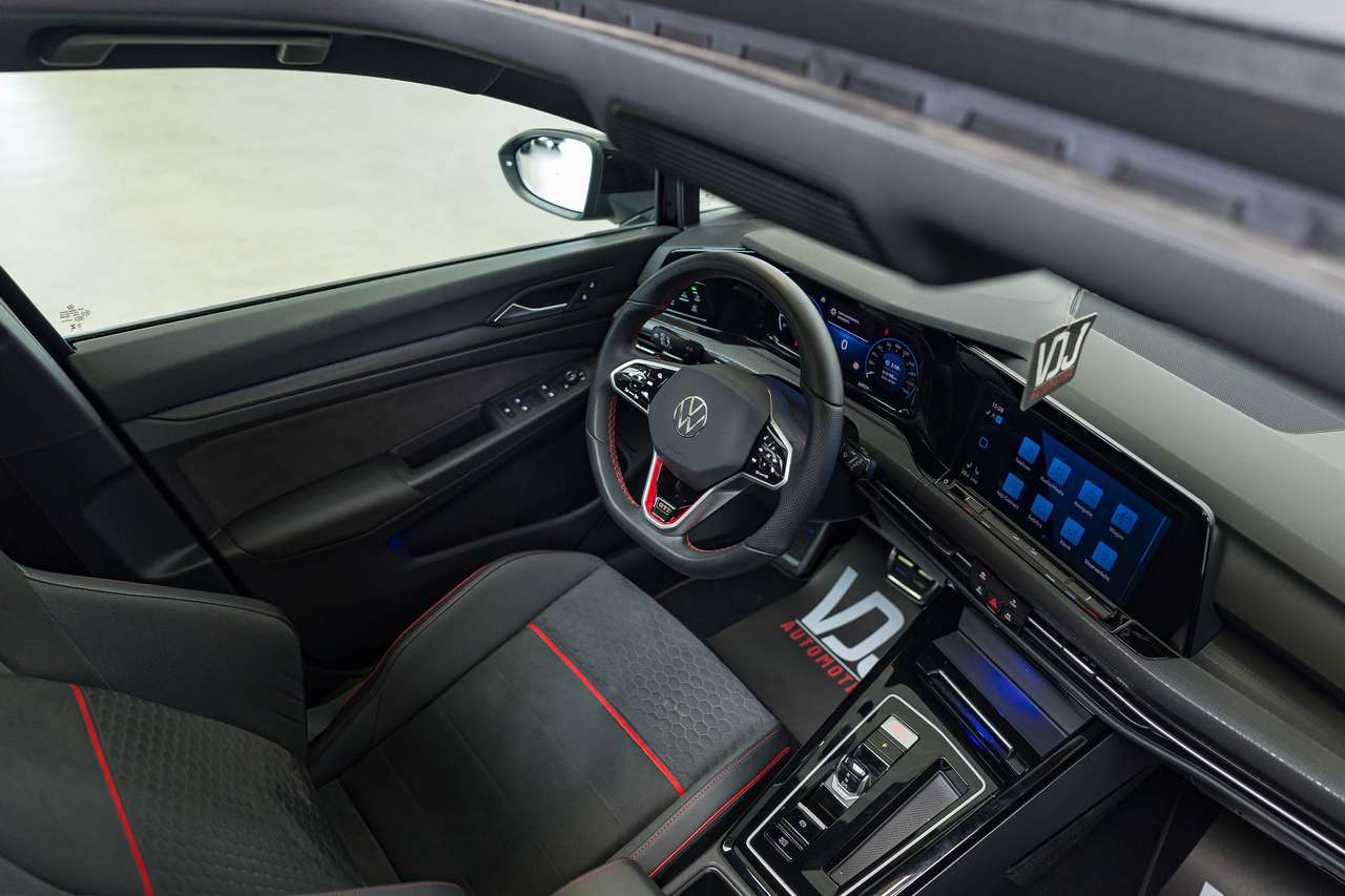 Volkswagen Golf GTI CLUBSPORT|AKRAPOVIC|PANO|IQLIGHTS|ALCANTARA|HEATEDSEATS|KEYLESS|ACC|LA|GARANTIE| — foto 6 van 25