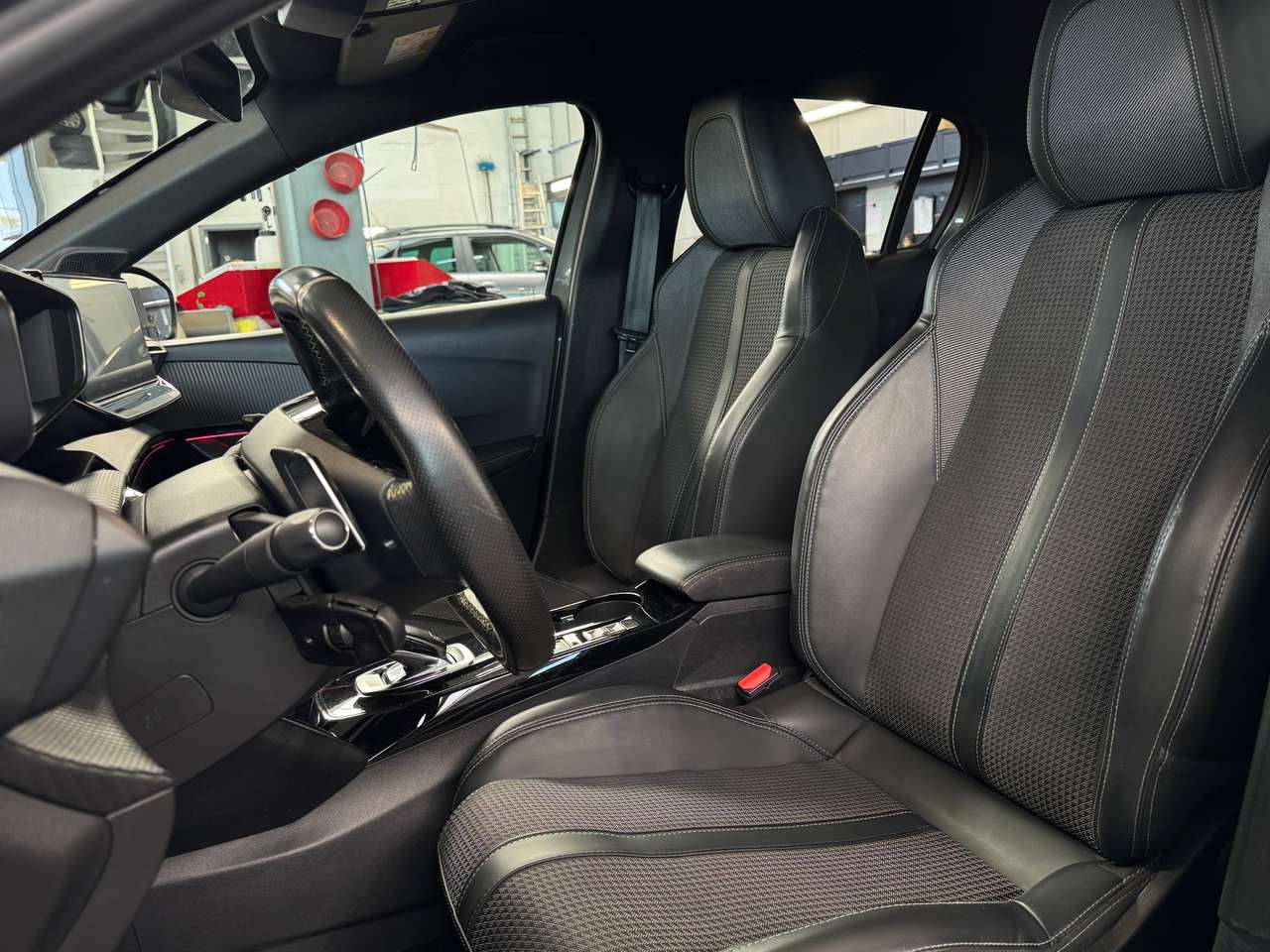 Peugeot 208 1.2 PureTech GT Automaat — foto 6 van 17