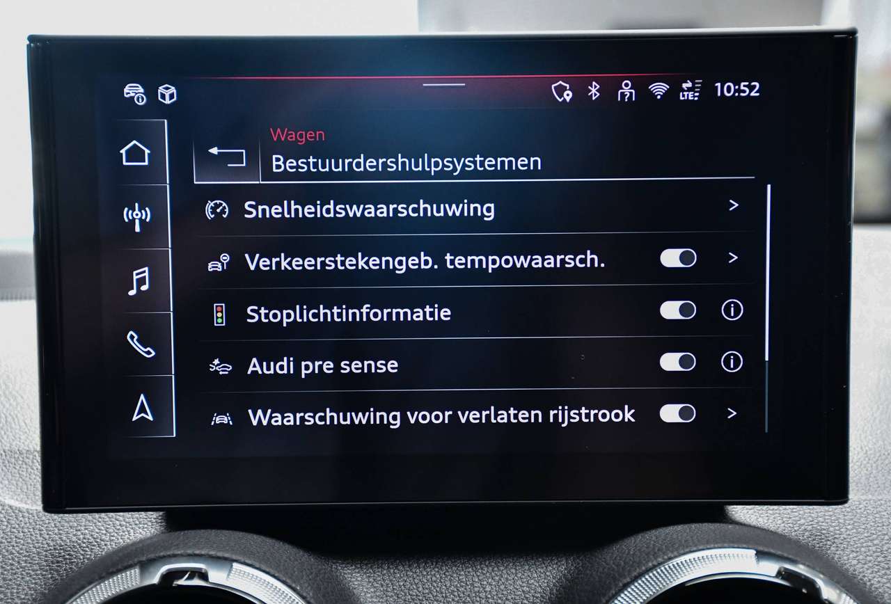 Audi Q2 Q2 35 TFSI S-Line Automaat - LEDER / NAVIGATIE / SMARTLINK / CAMERA / PDC — foto 13 van 20